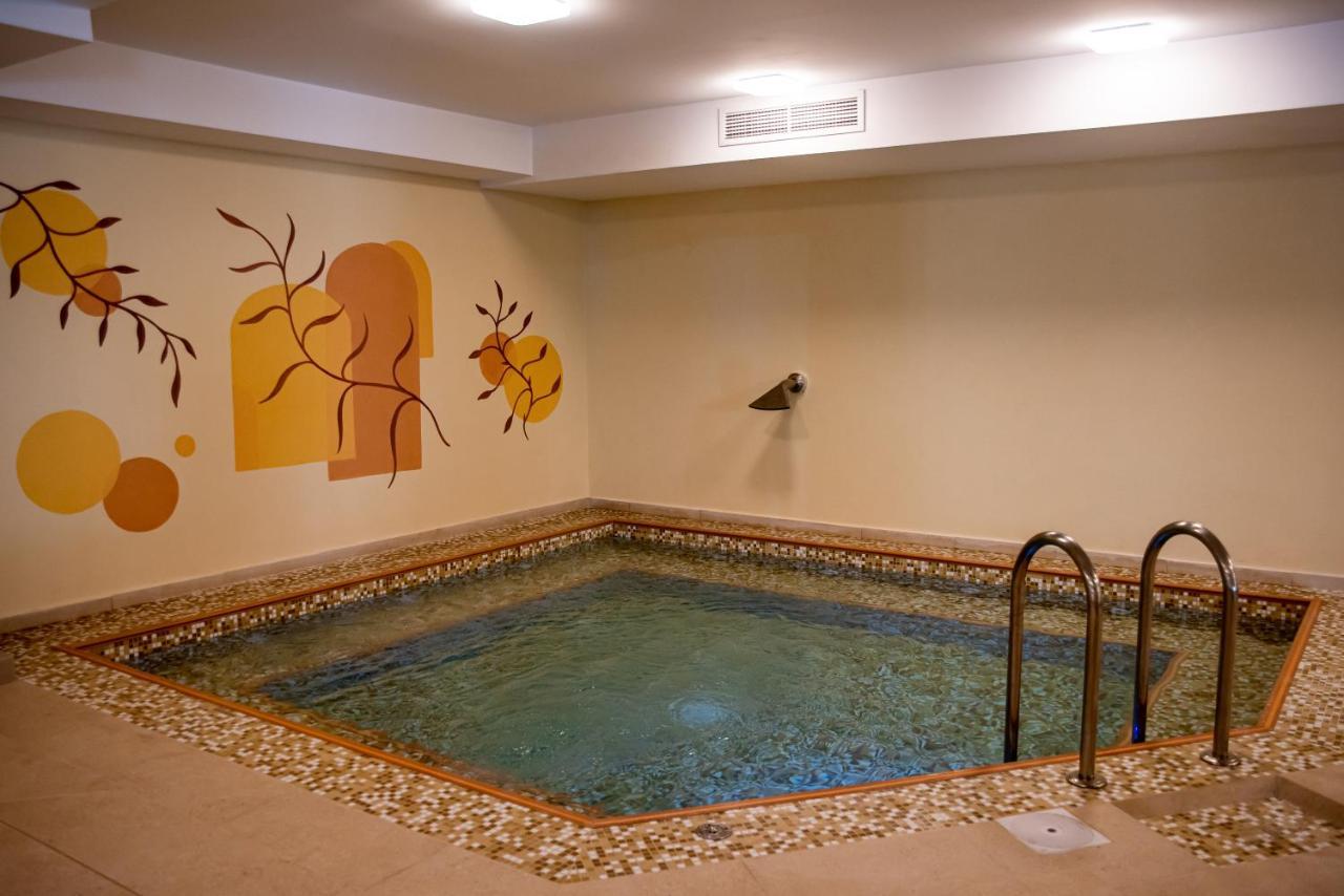 Fiald Hotel&Spa Bacău Buitenkant foto