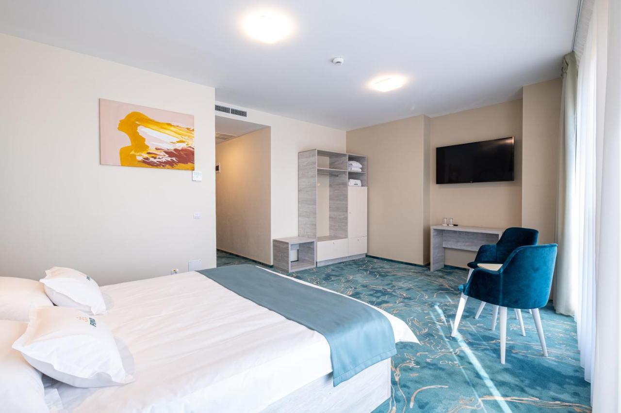 Fiald Hotel&Spa Bacău Buitenkant foto