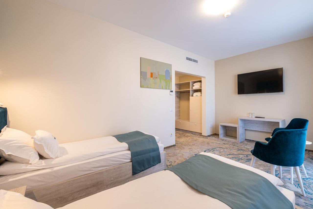 Fiald Hotel&Spa Bacău Buitenkant foto