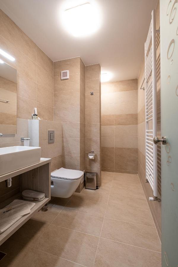 Fiald Hotel&Spa Bacău Buitenkant foto