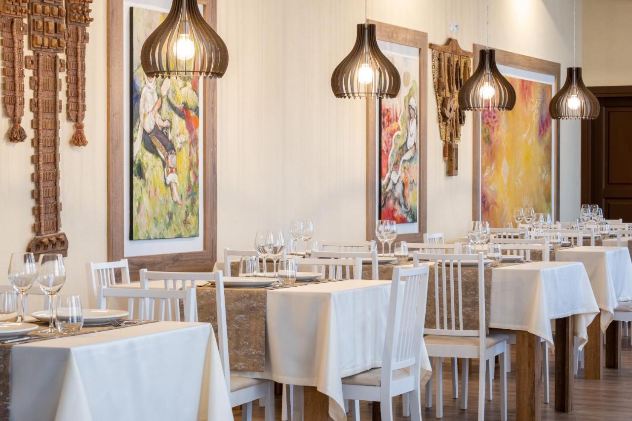 Fiald Hotel&Spa Bacău Buitenkant foto