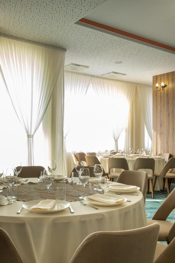 Fiald Hotel&Spa Bacău Buitenkant foto