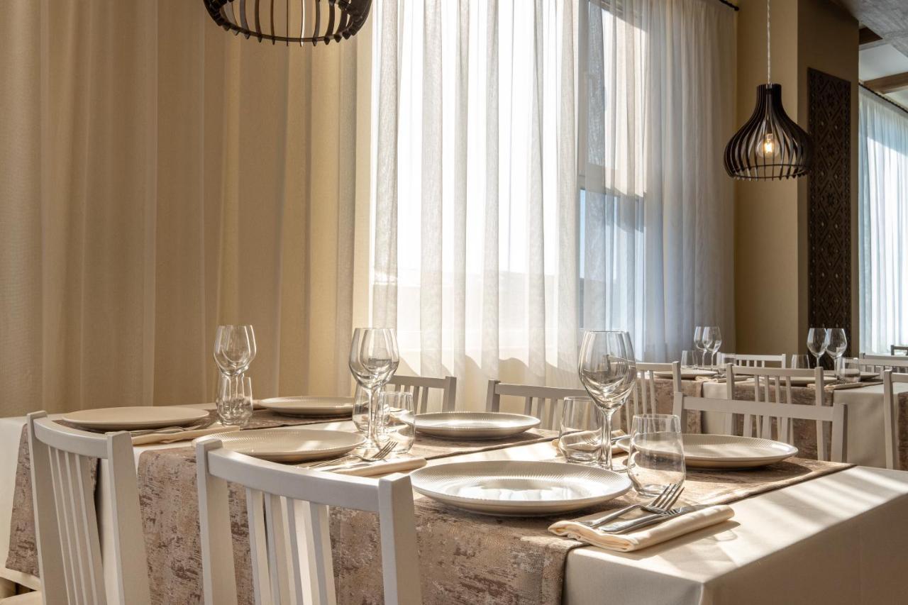 Fiald Hotel&Spa Bacău Buitenkant foto