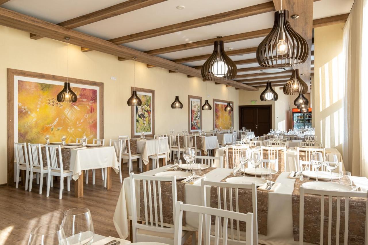 Fiald Hotel&Spa Bacău Buitenkant foto